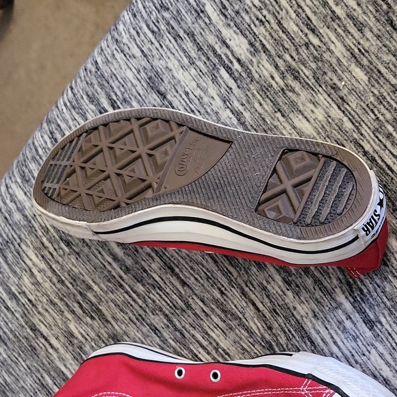 Converse - Picture 2 of 4